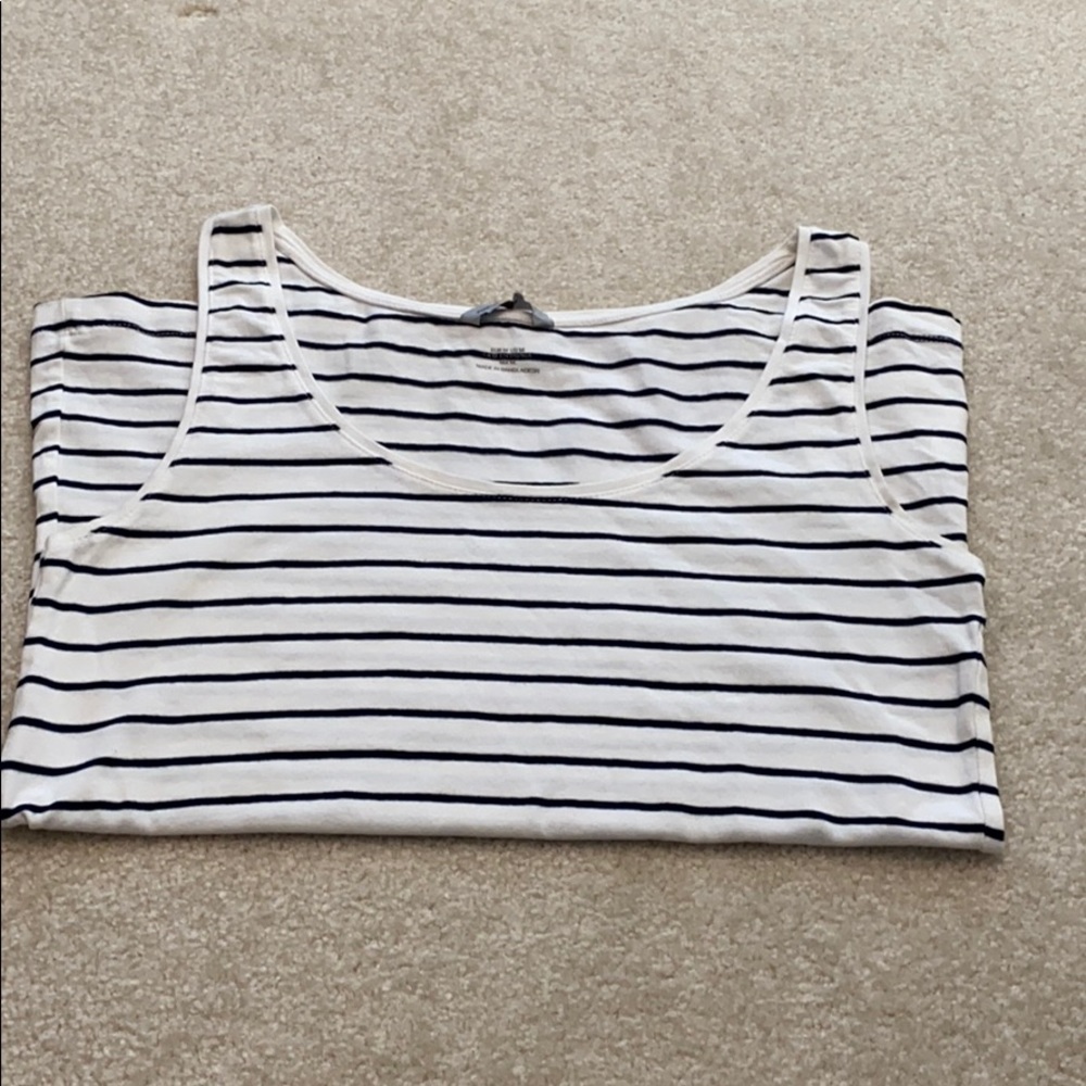 🔥3/$10🔥 GUC basic tanks from H&M